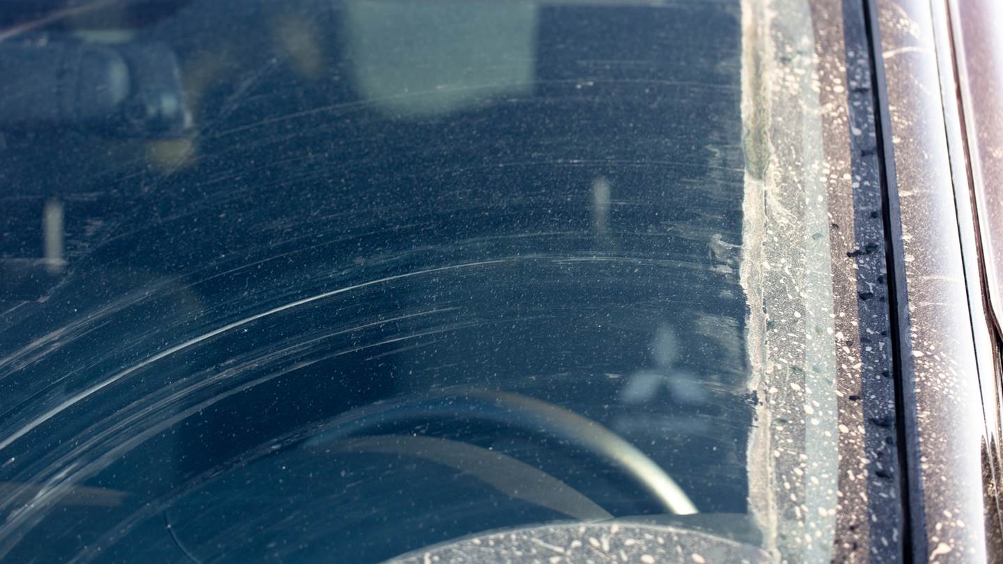Πώς ξεπλένεται η στάχτη στο αυτοκίνητο και τι πρέπει να αποφύγεις