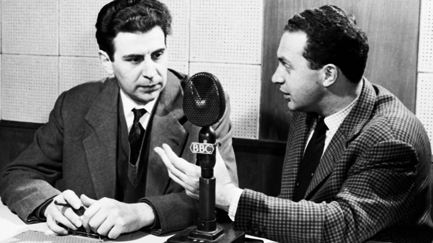 Η ζωή του Μίκη Θεοδωράκη μέσα από εικόνες