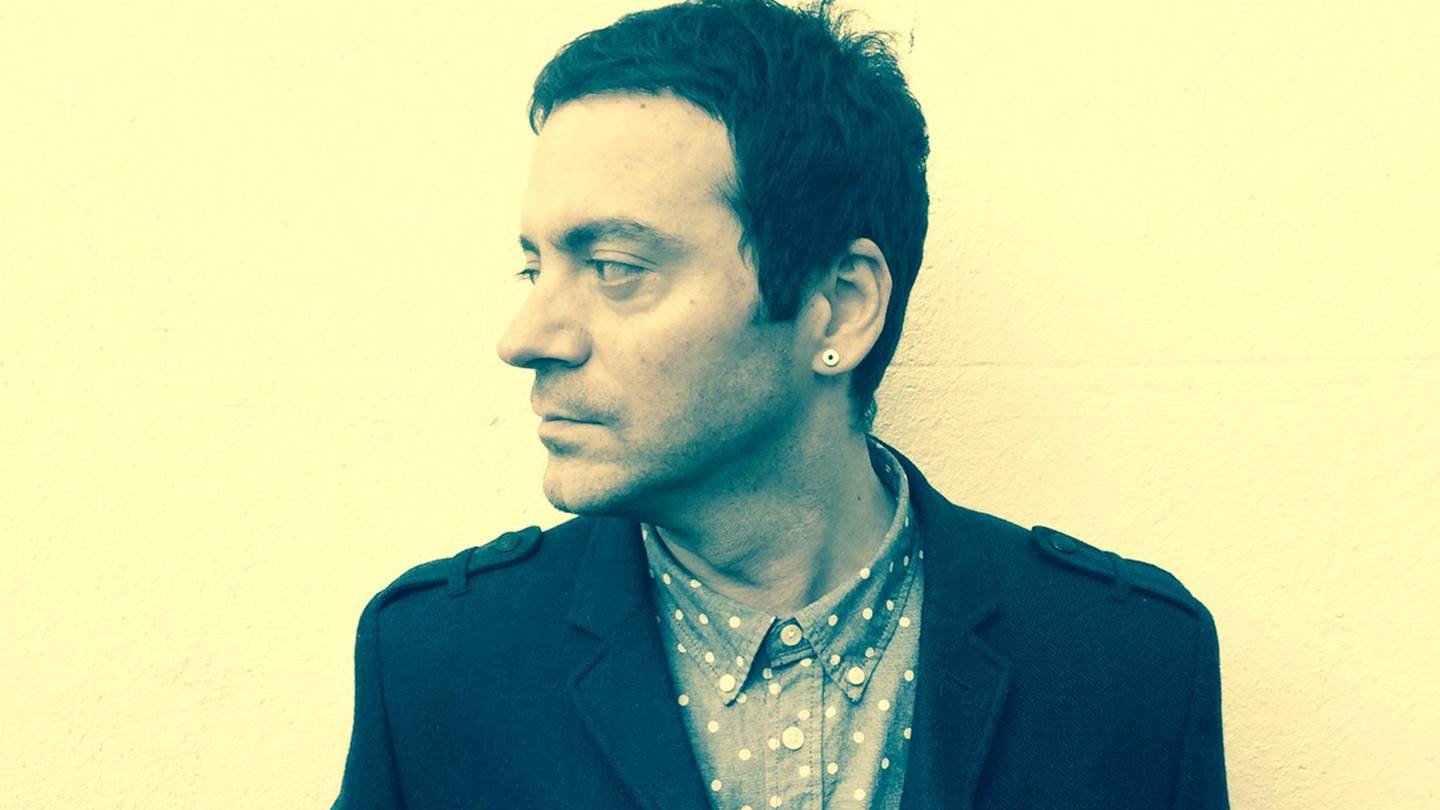 Ο Vassilikos γνωρίζει ότι το γκρίζο μπορεί να είναι καταπληκτικό