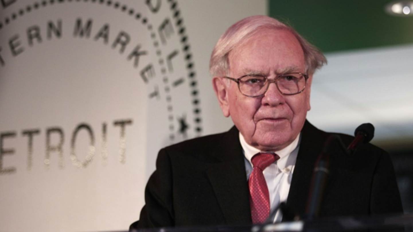 Τελικά ο Warren Buffett πουλά ή αγοράζει μετοχές;