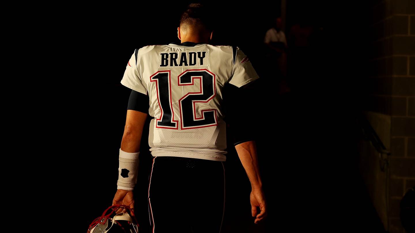 Tom Brady, υποστολή σημαίας