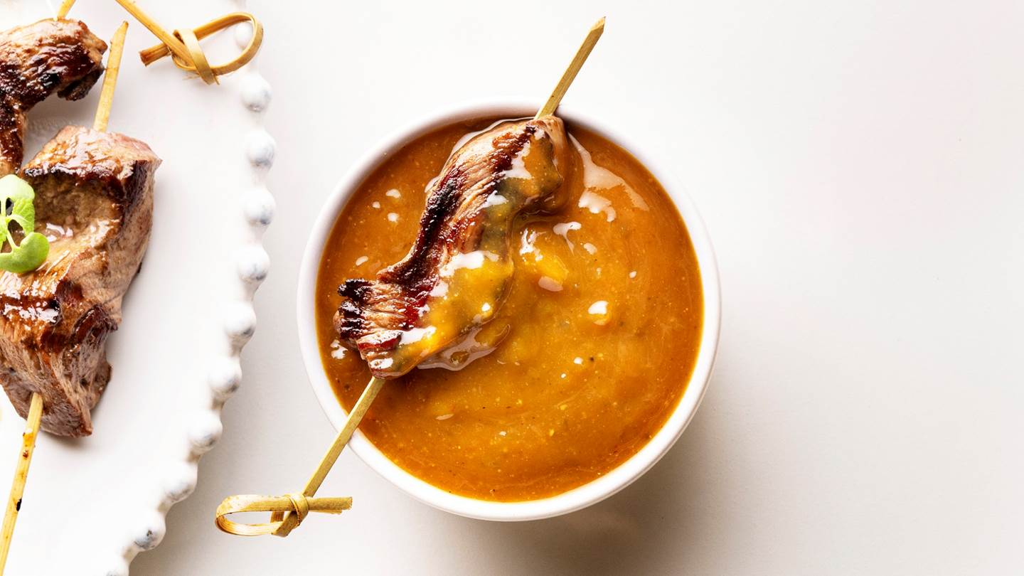 Εναλλακτικό Πάσχα με σουβλάκι αρνί