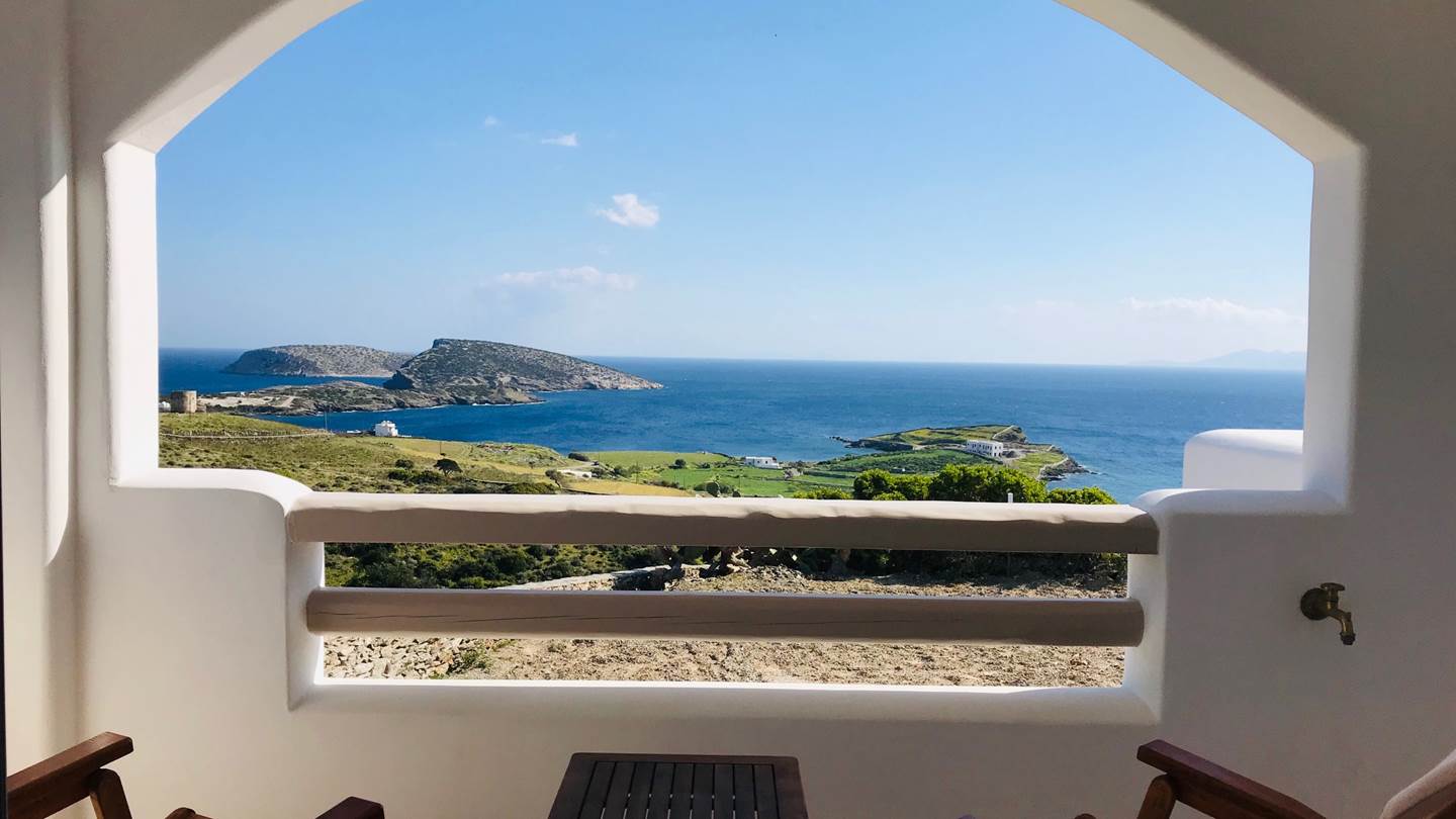 Theasis Luxury Suites: Πολυτέλεια και απόλυτη χαλάρωση στη Σχοινούσα