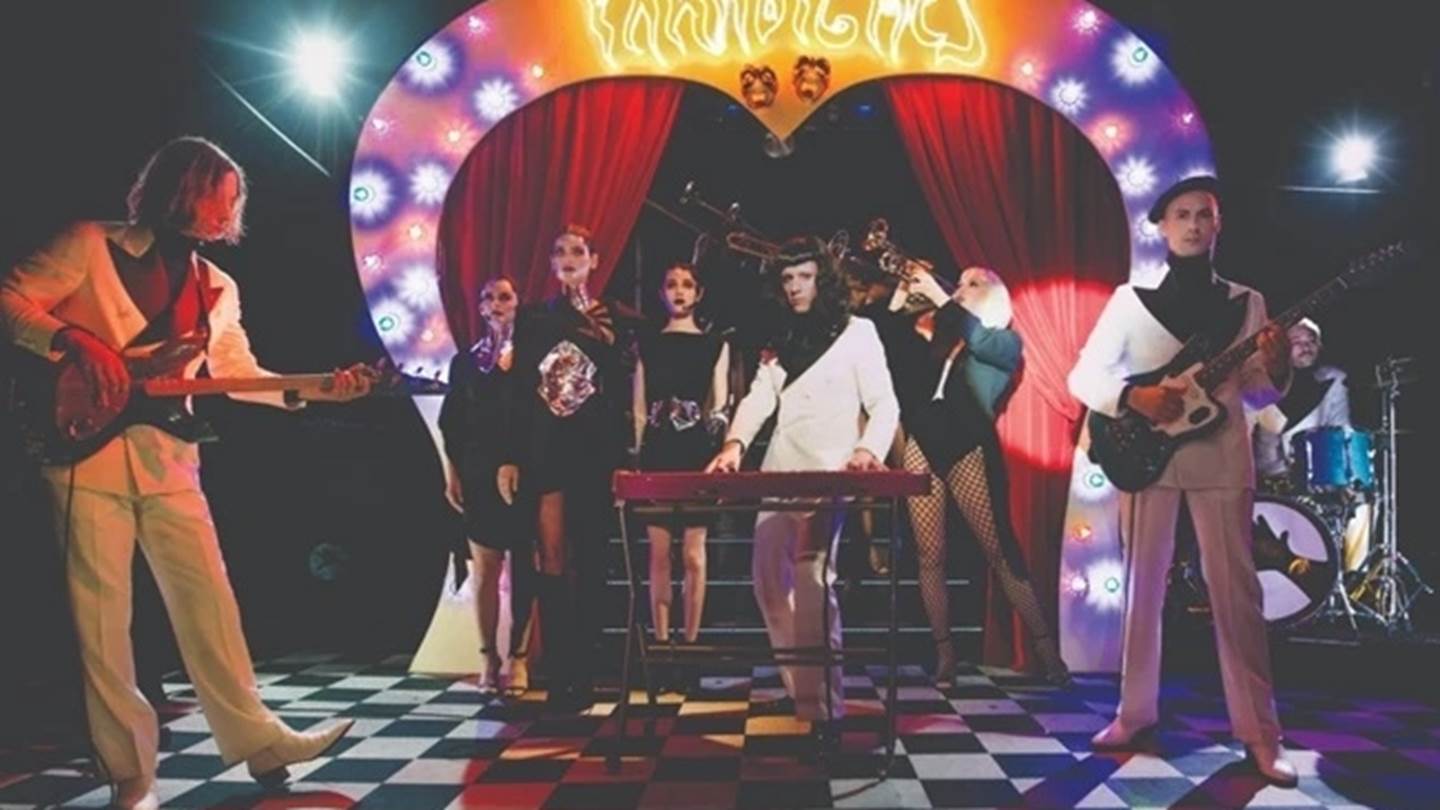 Οι La Femme φέρνουν την ψυχεδέλεια στο Ξέφωτο του ΚΠΙΣΝ