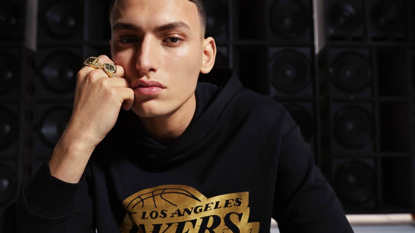 Η Bershka βλέπει ΝΒΑ