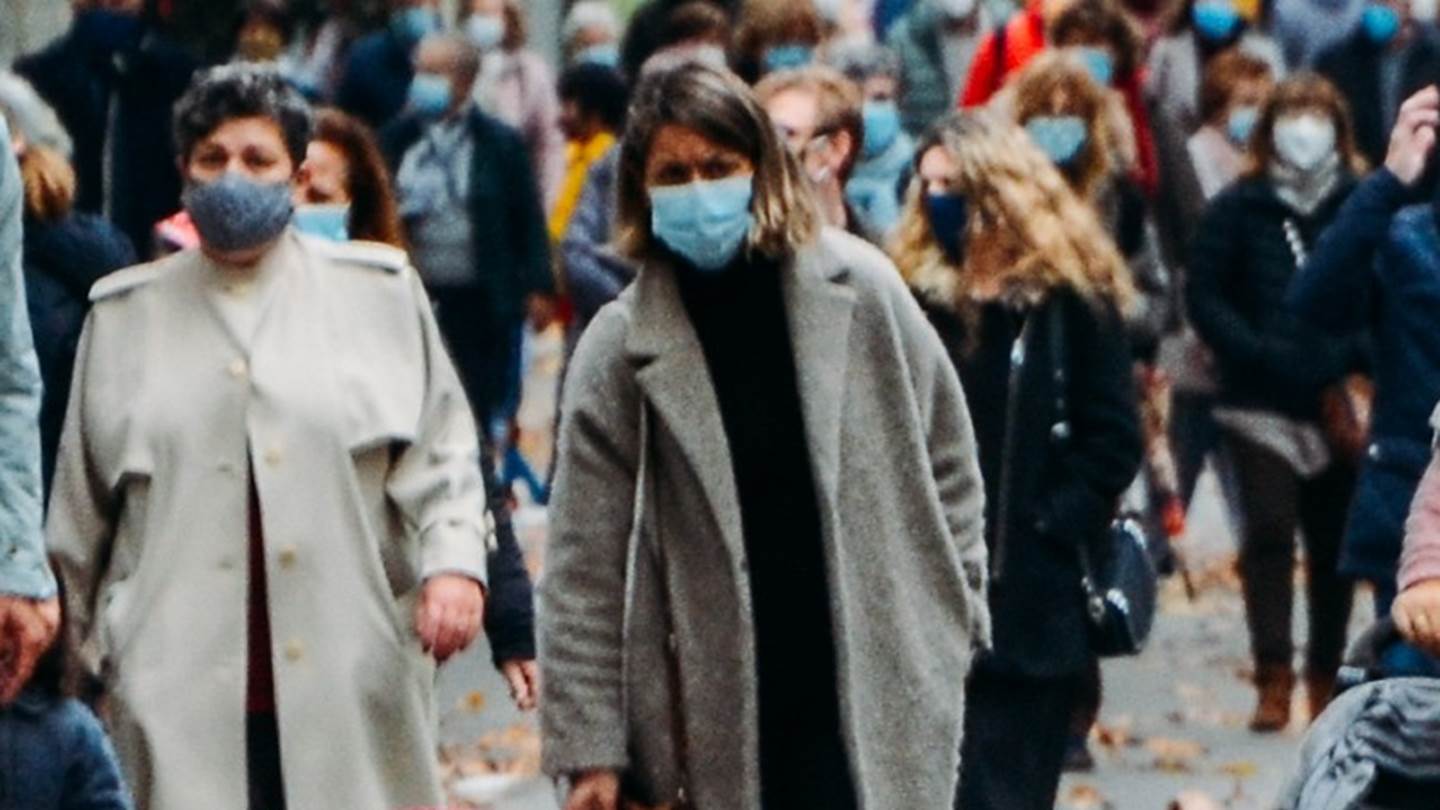 Κορονοϊός: Στο κόκκινο με 6.862 νέα κρούσματα