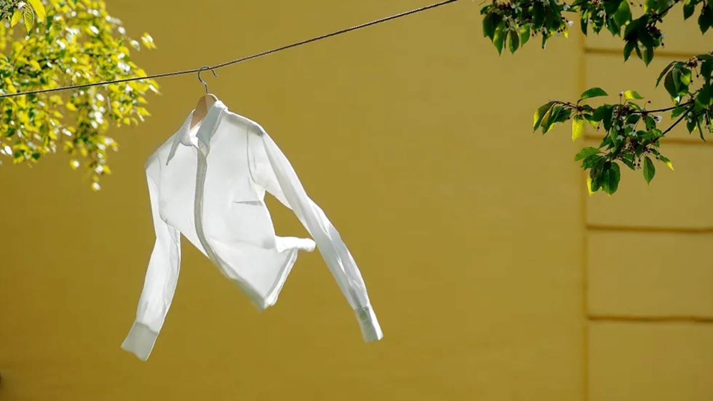 Λευκό πουκάμισο με αυτά τα αρώματα