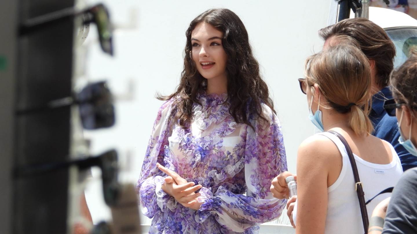 H Deva Cassel στα χνάρια της Monica Bellucci