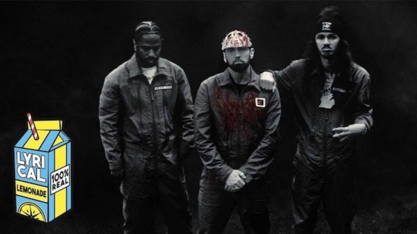 Στο Tobey, ο Eminem σκοτώνει το alter ego του με αλυσοπρίονο