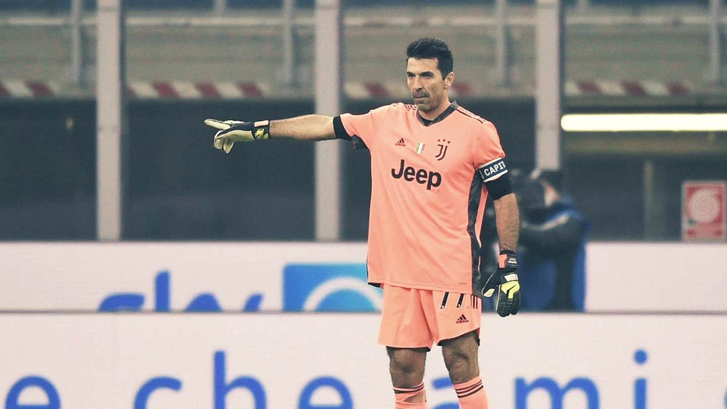 Gianluigi Buffon, υποστολή σημαίας
