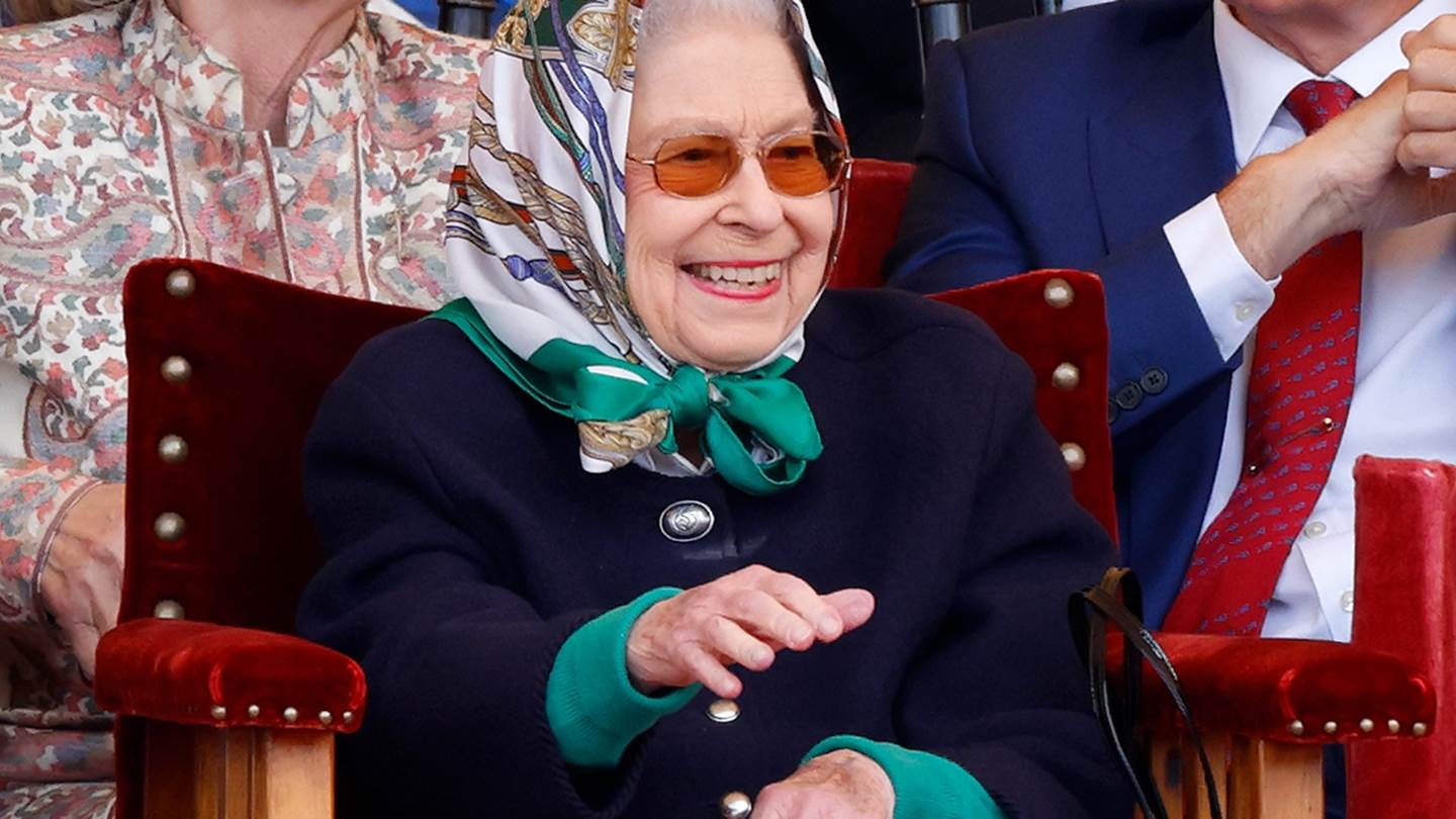 Κι όμως η βασίλισσα Ελισάβετ ήταν μεγάλο τρολ