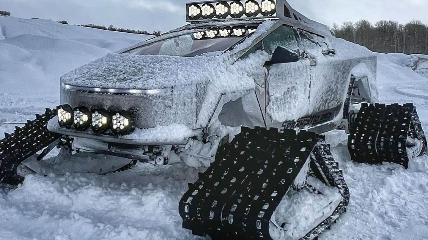 Πώς να κάνεις ακόμα πιο εξωγήινο το Tesla Cybertruck