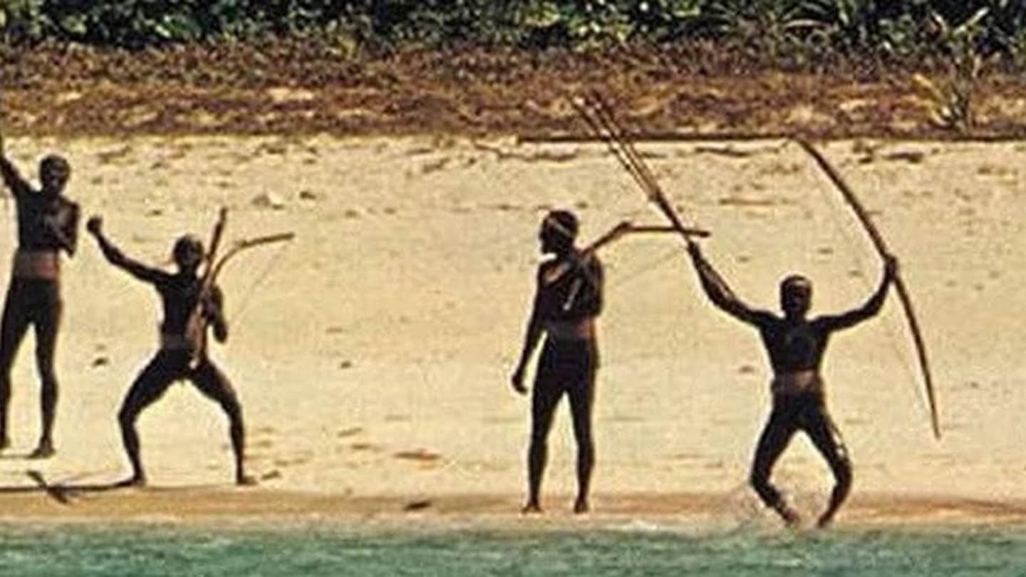 Ένας Αμερικανός επισκέφθηκε την πιο απομονωμένη και επικίνδυνη φυλή του πλανήτη στις Νήσους Ανταμάν