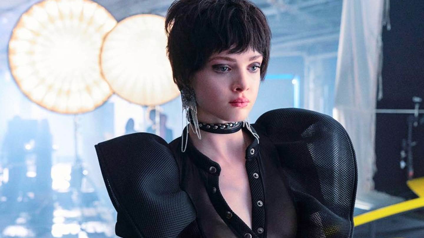 Elena Kampouris, η νέα Tokyo του Netflix έχει ελληνική καταγωγή