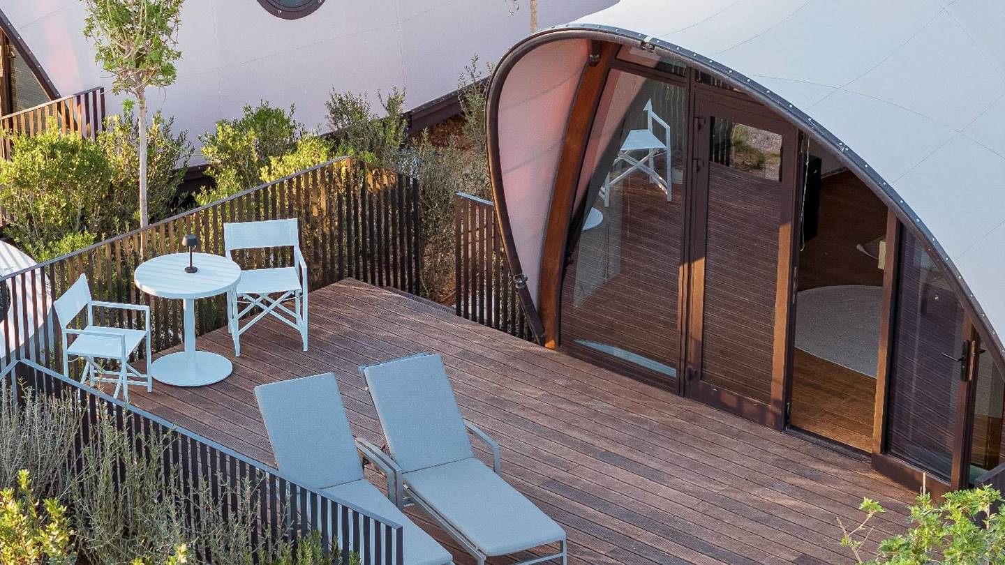 H Domes υποδέχεται το 91 Athens Riviera, The Resort