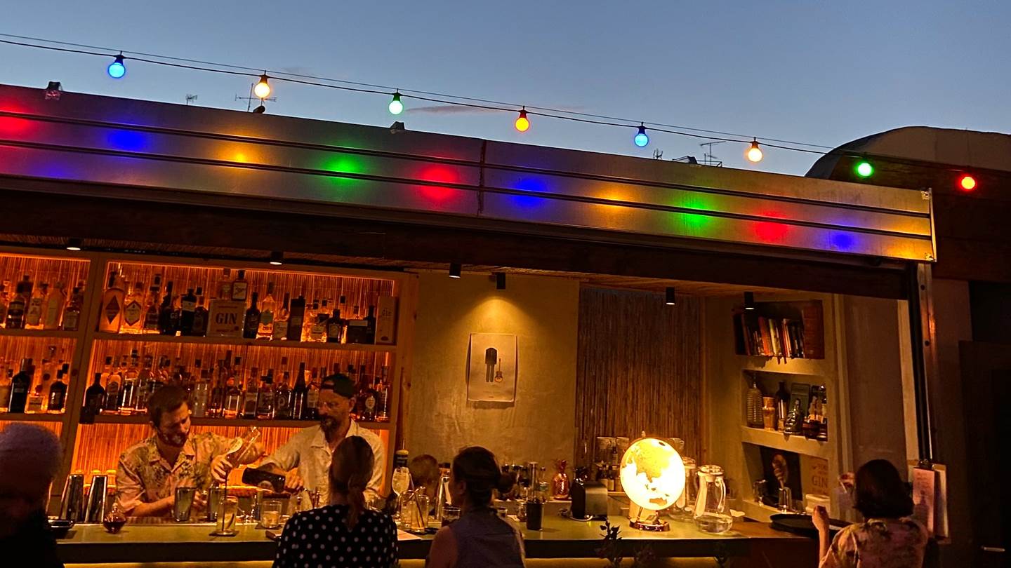 Το Λοκάλι ανέβηκε στην ταράτσα