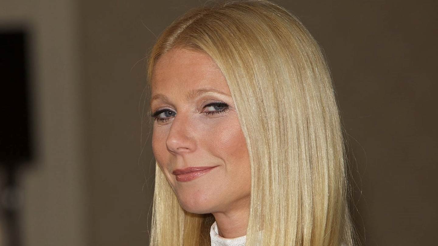 Η Gwyneth Paltrow γυμνή, μόνο με τα κοσμήματά της