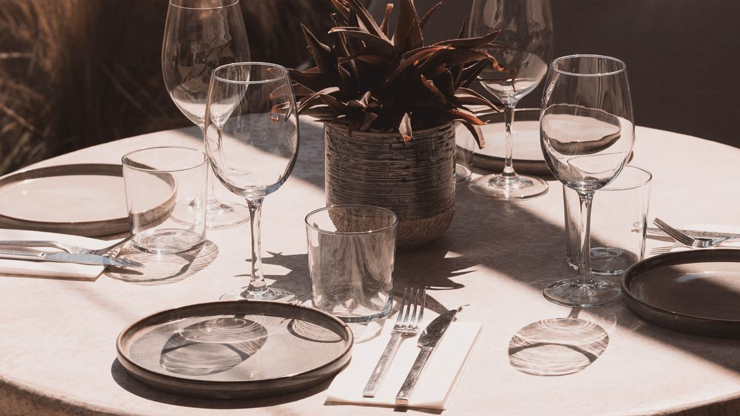 Βρήκαμε τον απόλυτο καλοκαιρινό παράδεισο, λίγα χιλιόμετρα από το κέντρο της Αθήνας