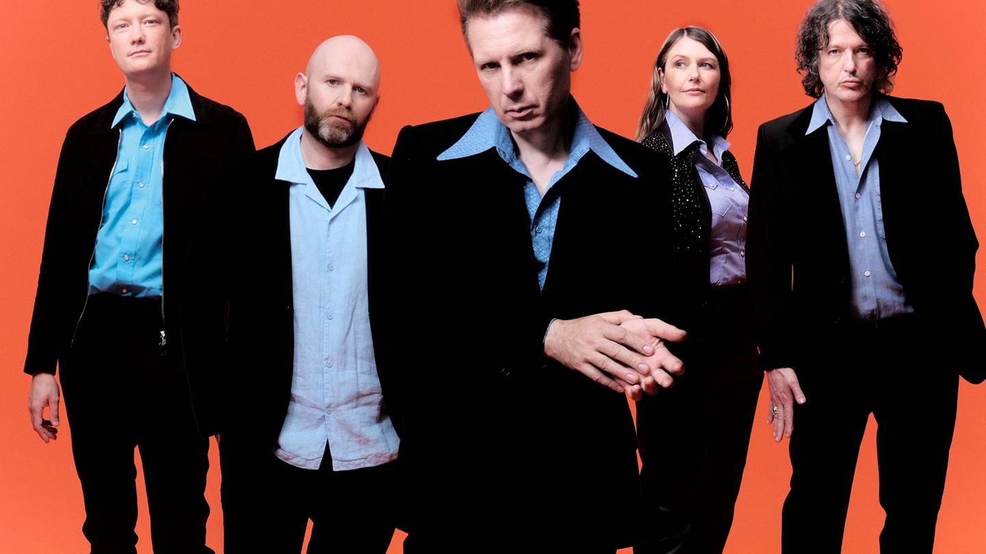 Στο νέο άλμπουμ των Franz Ferdinand, ο Alex Kapranos τραγουδά για πρώτη φορά ελληνικό στίχο