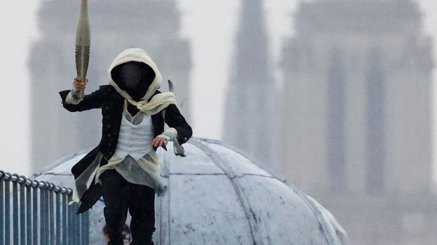 Ποιος ήταν τελικά ο μασκοφόρος δρομέας στην τελετή έναρξης των Ολυμπιακών Αγώνων;