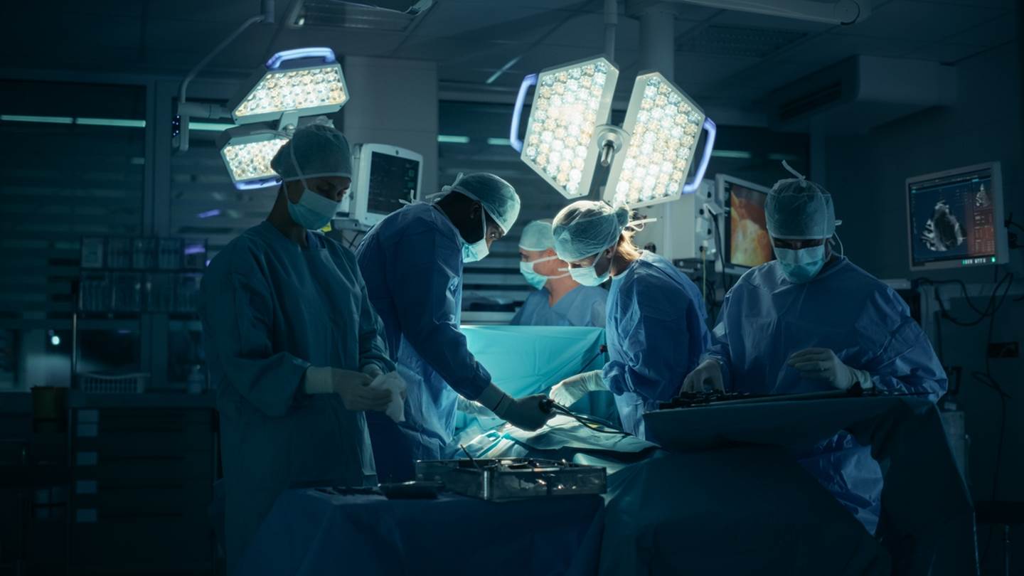 Ένας 33χρονος παρέμεινε ζωντανός χωρίς πνεύμονες για 48 ώρες