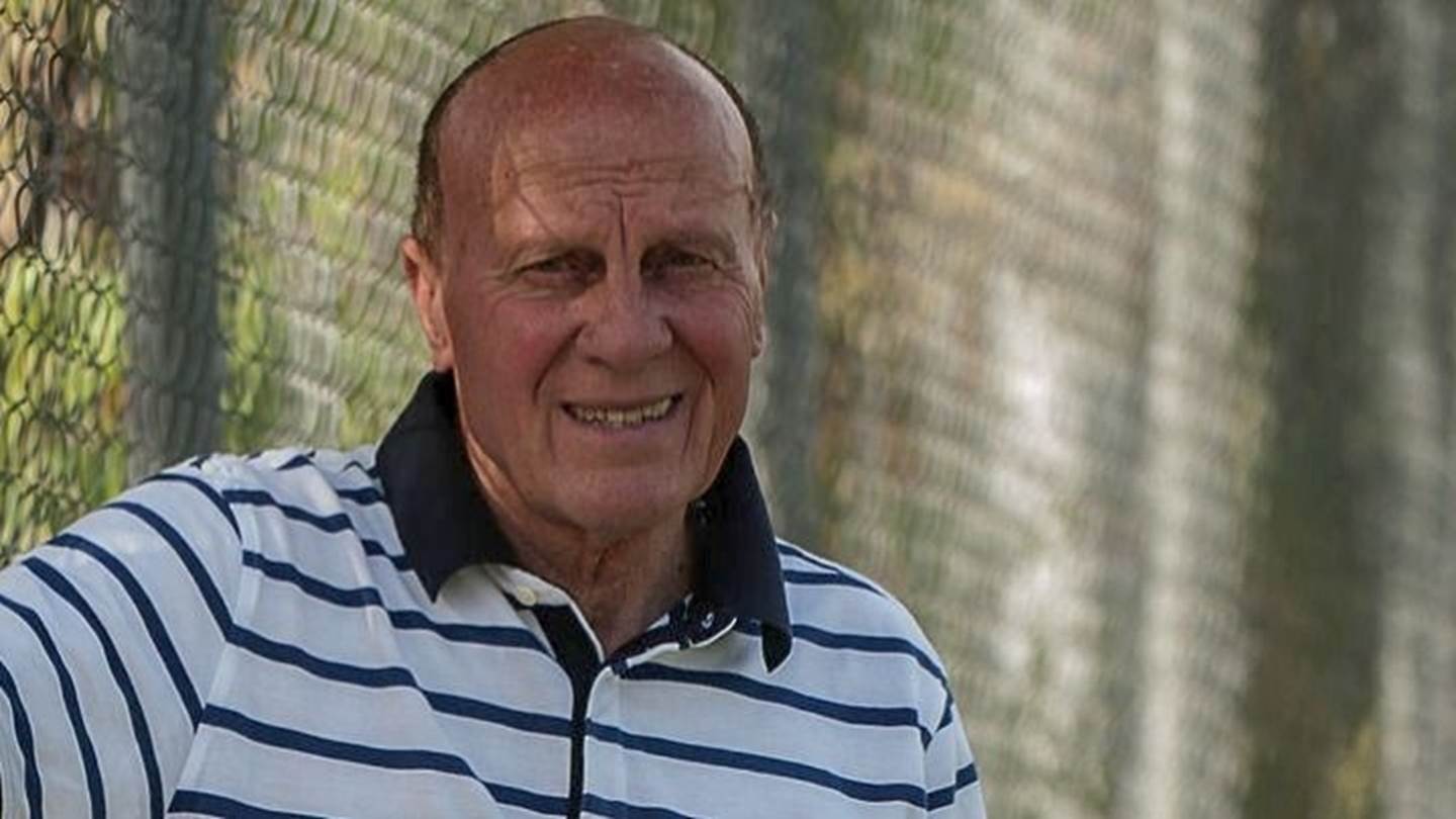 Δύσκολες ώρες για τον Μίμη Δομάζο, τον 'στρατηγό' του ελληνικού ποδοσφαίρου