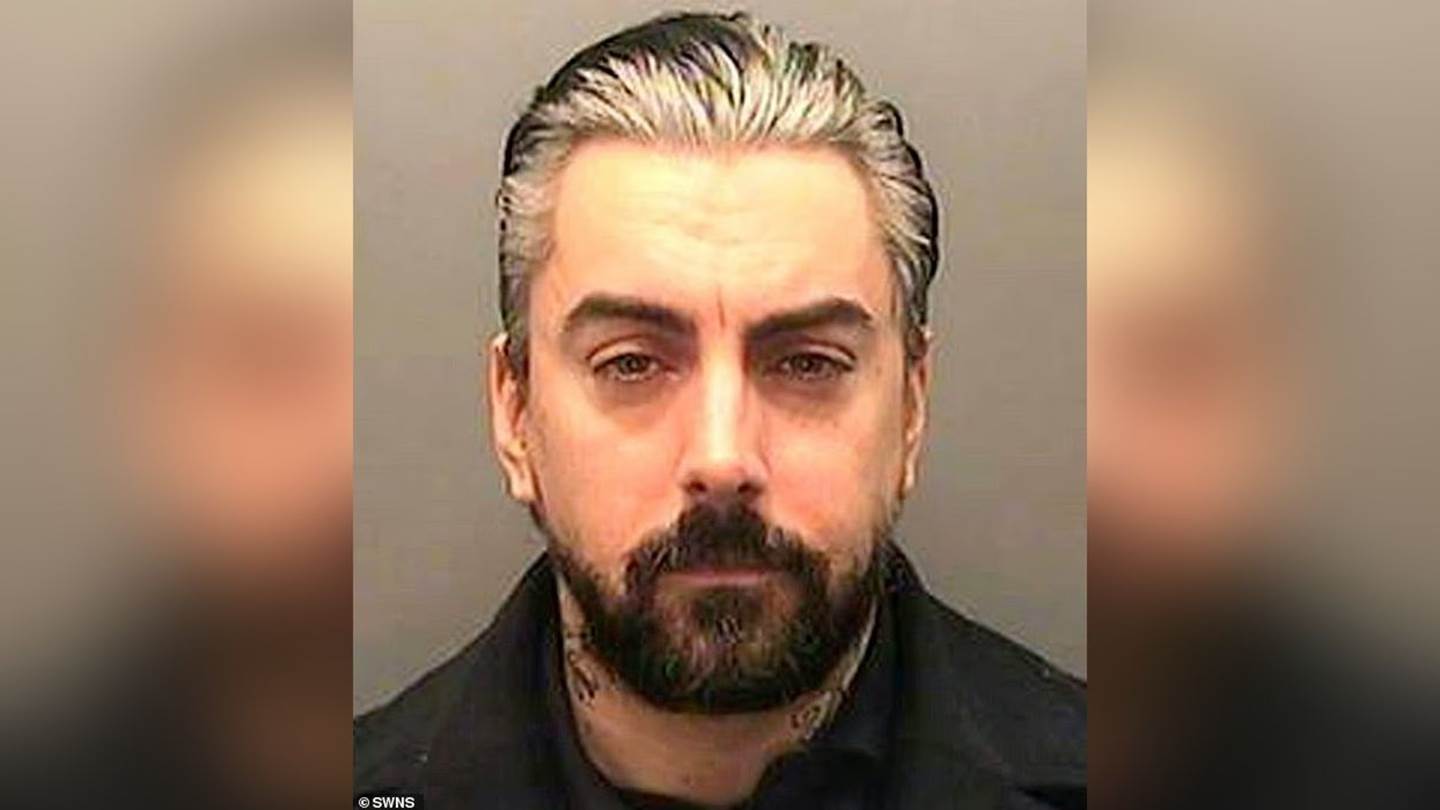 Παιδόφιλος τραγουδιστής γνωστού συγκροτήματος δολοφονήθηκε στη φυλακή