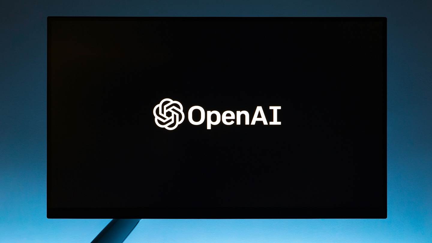Στη Microsoft το 27% της OpenAI, 'μαμάς' του ChatGPT