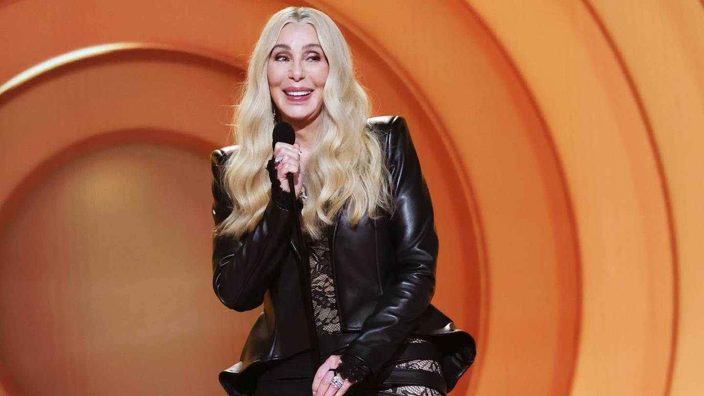 Η Cher ανακοίνωσε ως νικητή στα Grammy's έναν καλλιτέχνη που έχει πεθάνει απ' το 2005