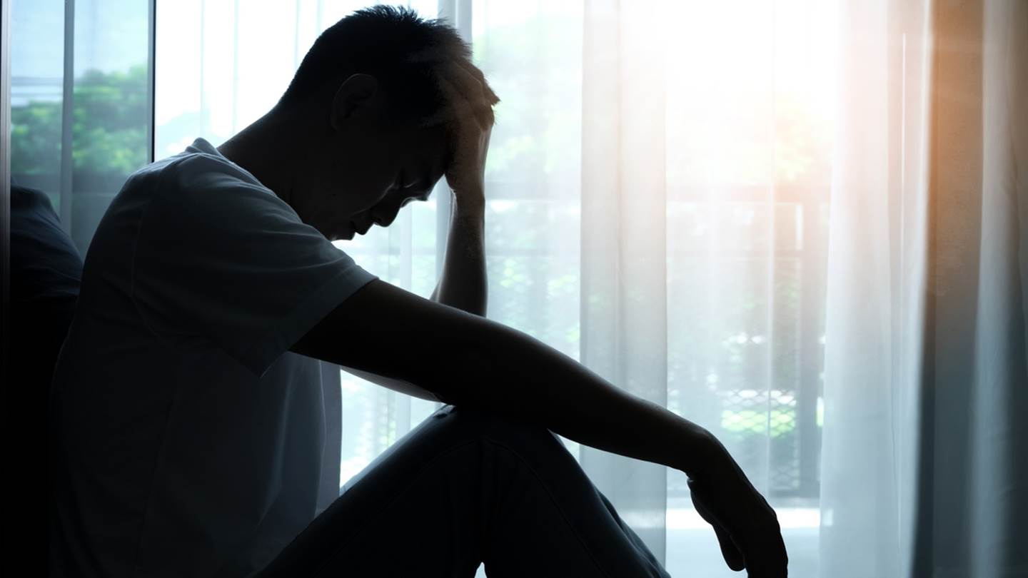 Σε ποια ηλικία σταματάμε να είμαστε ευτυχισμένοι σύμφωνα με την επιστήμη