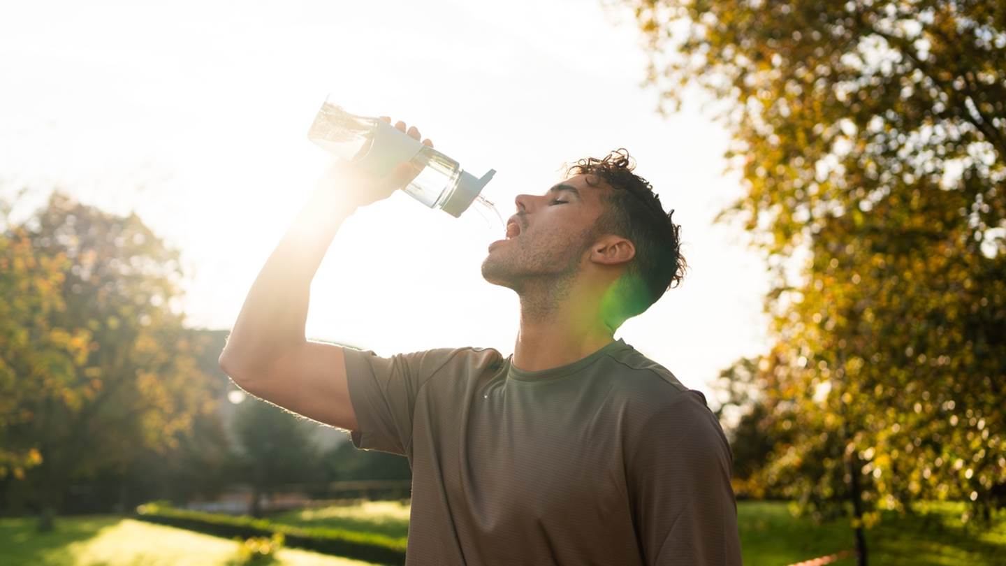 Το ρόφημα που σε ενυδατώνει καλύτερα από το νερό