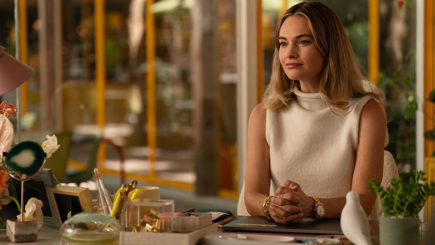 Στο Swiped η Lily James είναι ο θηλυκός Zuckerberg (βίντεο)