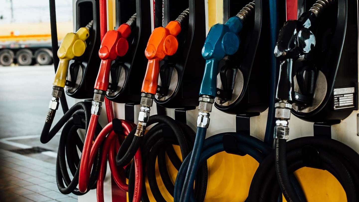 Οι τιμές των καυσίμων μετά τη βουτιά του πετρελαίου