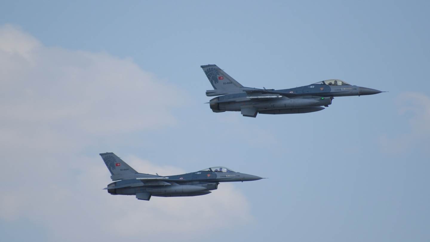 Η Βρετανία 'εξετάζει' την αποστολή μαχητικών στην Ουκρανία