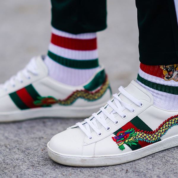 10 κλασικά, όχι βαρετά, λευκά sneakers