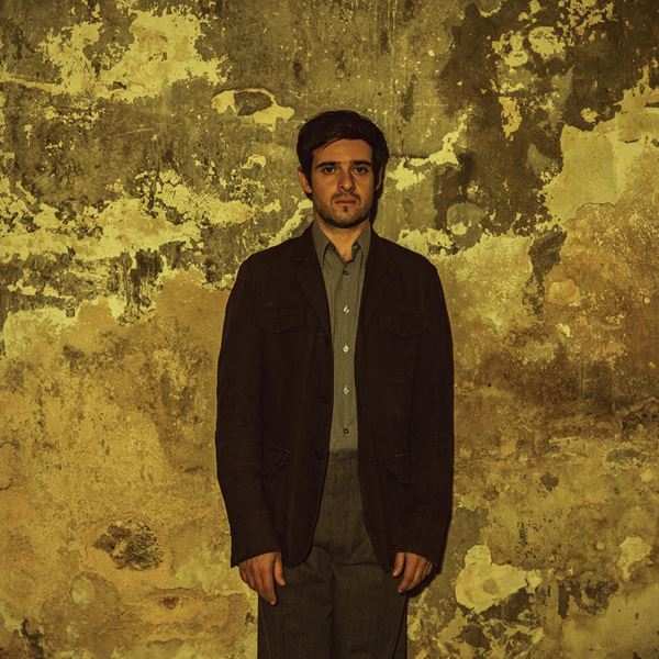 Ο Αντώνης Γκρίτσης παραμένει σιωπηλός σε μία ακόμη θορυβώδη θεατρική χρονιά