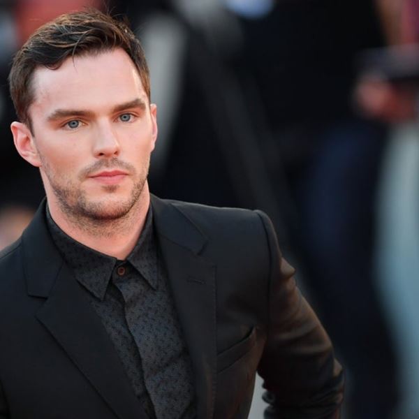 Ο Nicholas Hoult και οι κανόνες του στυλ του