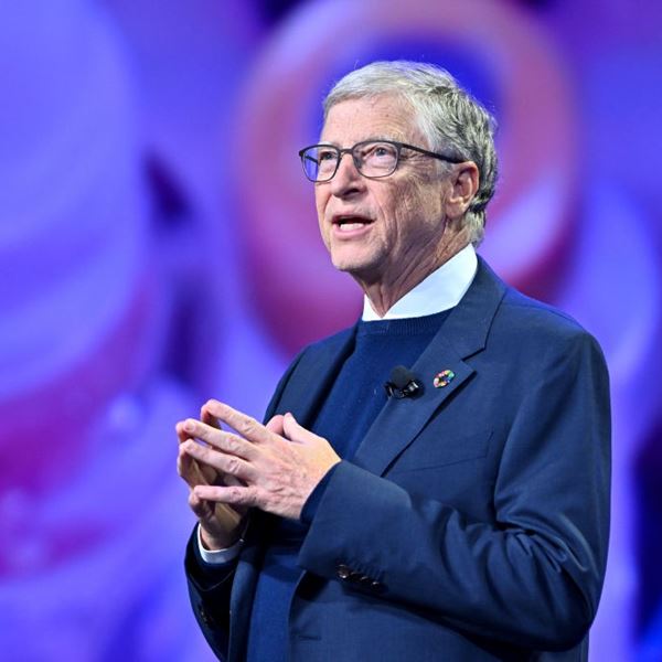 Αυτό είναι το ακριβότερο βιβλίο όλων των εποχών και το έχει αγοράσει ο Bill Gates