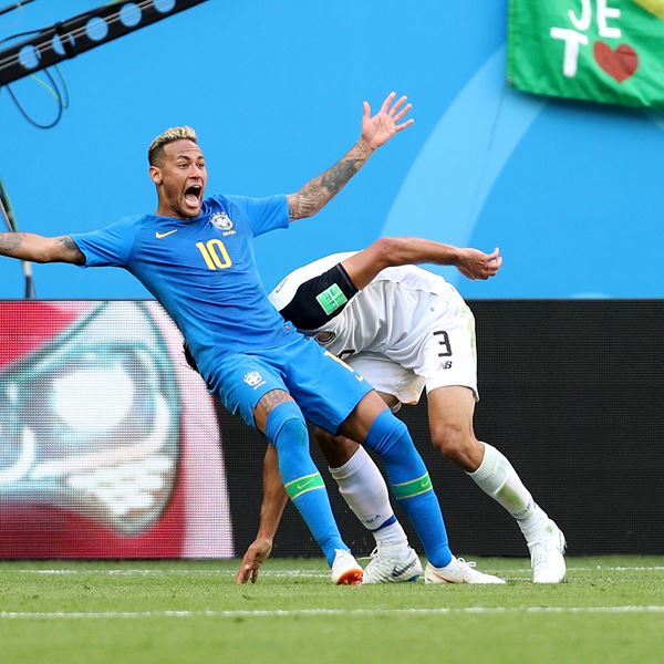 14 λεπτά ξαπλωμένος στο χορτάρι έχει περάσει στα γήπεδα της Ρωσίας o Neymar