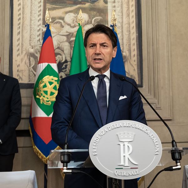 Η Ιταλία υποφέρει για ακόμα μία φορά από πολιτικές ίντριγκες