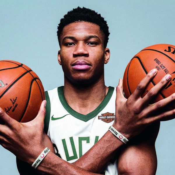 Πώς και πόσο μεγαλώνει ο μισθός του Γιάννη Αντετοκούνμπο