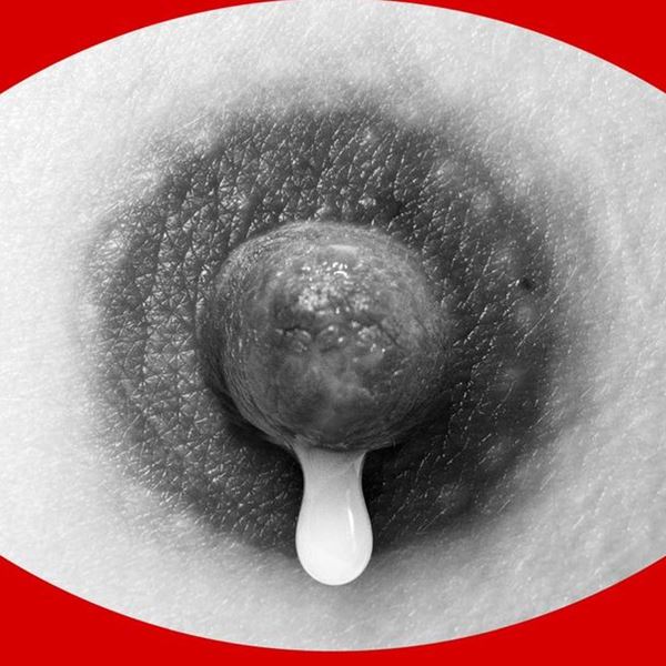 Η νέα αφίσα του Pedro Almodóvar φλερτάρει με τη διαδικτυακή λογοκρισία