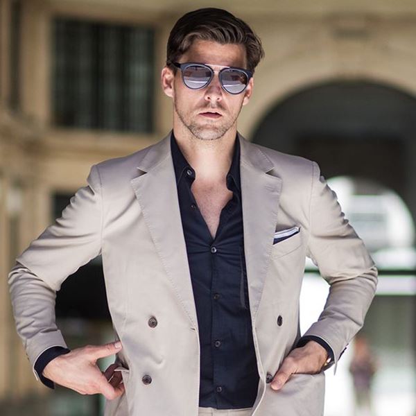 Μπεζ κοστούμι, η επιτομή της αντρικής κομψότητας