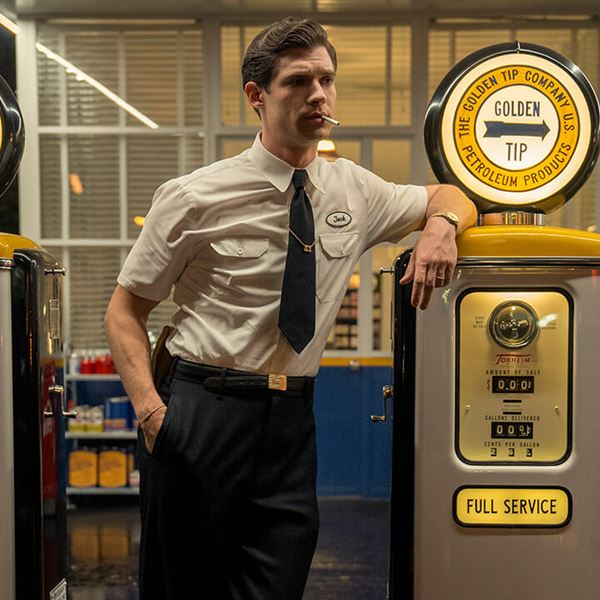 5 φετινές σειρές του Netflix για να δεις στις διακοπές