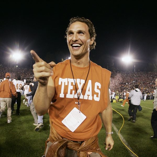 Πώς ο Matthew McConaughey παραμένει κομμάτια στα 56