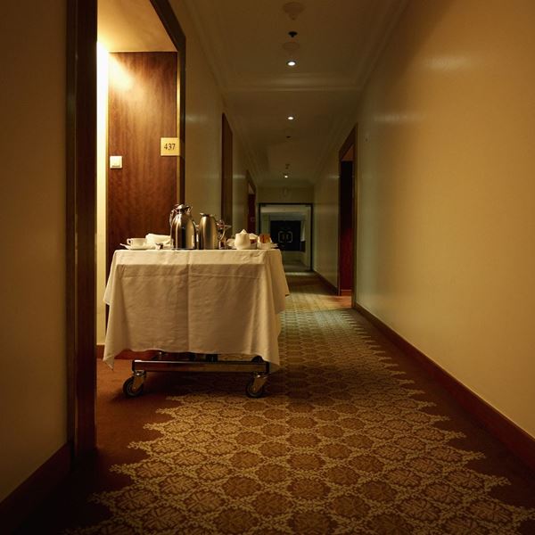 Τι δεν πρέπει να παραγγέλνεις ποτέ από το room service