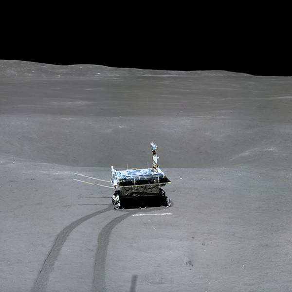 Τι συμβαίνει τελικά στην σκοτεινή πλευρά του φεγγαριού;