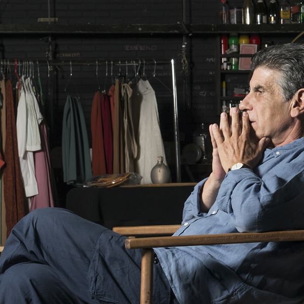 Ο Γιάννης Μπέζος είναι αλλού