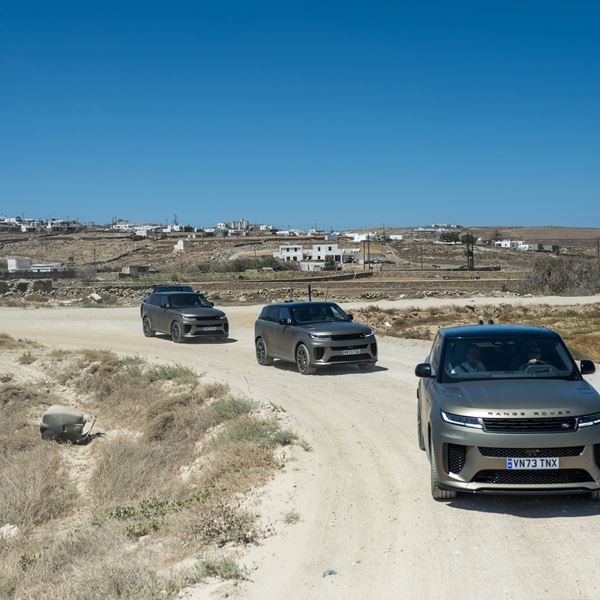 Όταν η Range Rover κατέκτησε τη Μύκονο