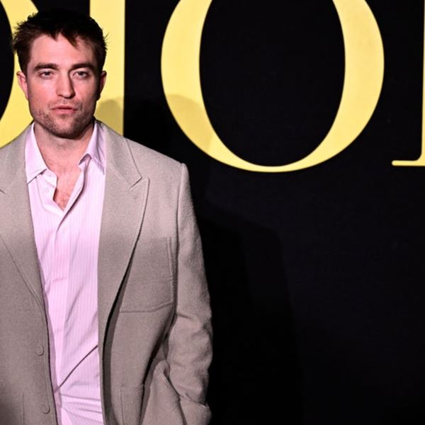 Μόλις θυμηθήκαμε πώς είναι ένα ωραίο, χαλαρό κοστούμι